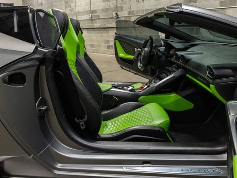 Used 2017 Lamborghini Huracan LP 580-2 RWD image 38