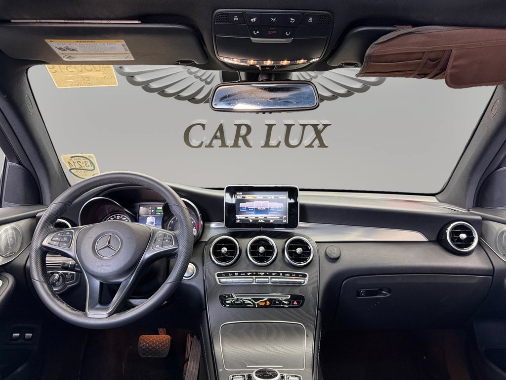 Used 2019 Mercedes-Benz GLC 350e 4MATIC w/ Premium Package image 11