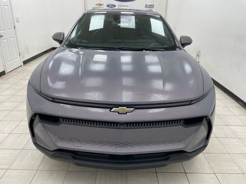 New 2026 Chevrolet Equinox EV LT AWD/4WD image 17