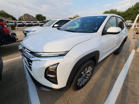 Used 2026 Chevrolet Equinox LT FWD image 3