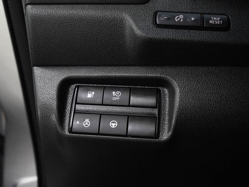 Used 2018 Nissan Leaf SV w/ SV Technology Package FWD image 24