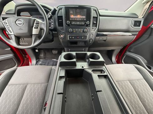 Used 2022 Nissan Titan SV image 12