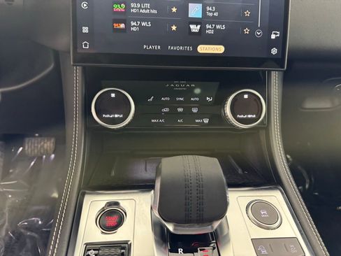 Used 2025 Jaguar F-PACE R-Dynamic S image 19