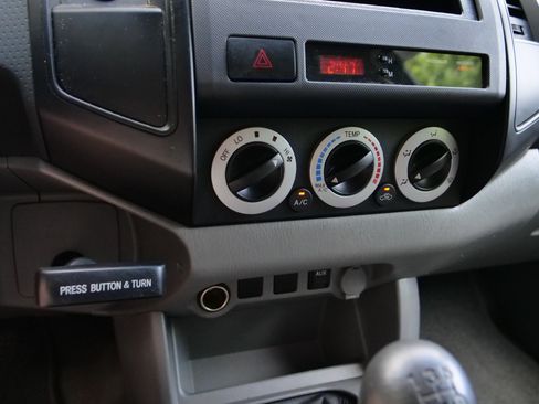 Used 2011 Toyota Tacoma 2WD Regular Cab image 14