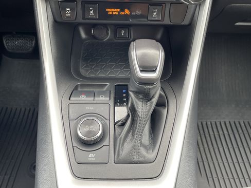 Used 2021 Toyota RAV4 XLE Premium image 29