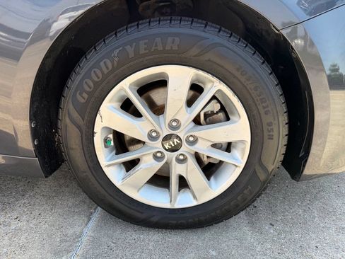 Used 2017 Kia Optima LX FWD image 10