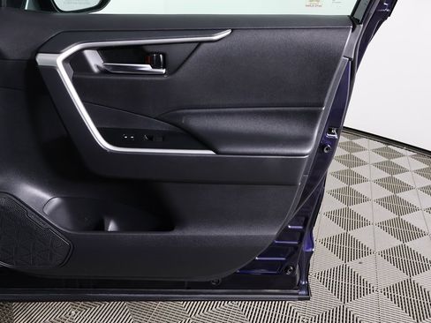 Used 2021 Toyota RAV4 XLE Premium image 22