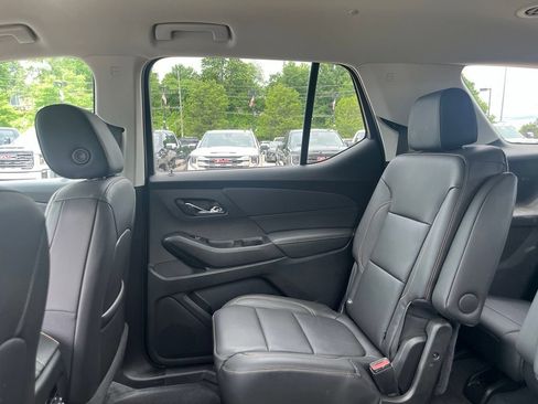 Used 2021 Chevrolet Traverse RS FWD image 22