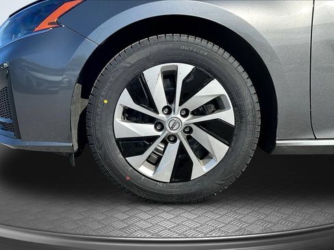 Used 2024 Nissan Altima 2.5 S FWD image 35