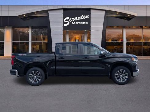 Used 2022 Chevrolet Silverado 1500 LT AWD/4WD image 6