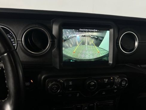 Used 2022 Jeep Wrangler Unlimited Sahara image 17