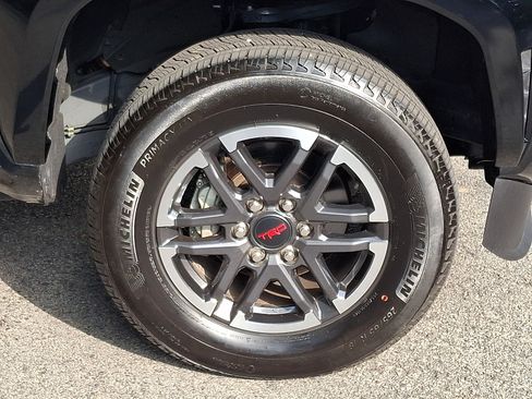 Used 2025 Toyota Tacoma TRD Sport AWD/4WD image 8