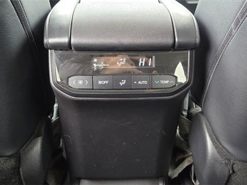 Certified 2024 Toyota Highlander XLE image 12