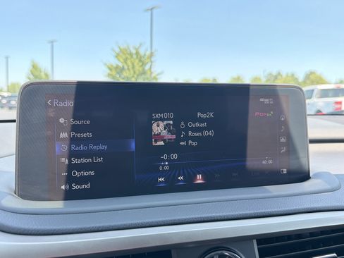 Used 2021 Lexus RX 350L Premium w/ Premium Package AWD/4WD image 11