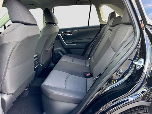 Used 2025 Toyota RAV4 XLE AWD/4WD image 27