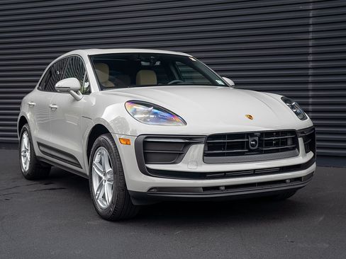 Certified 2026 Porsche Macan AWD/4WD image 26