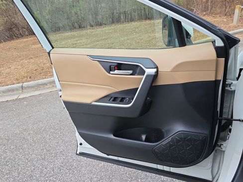 Used 2019 Toyota RAV4 XLE image 26