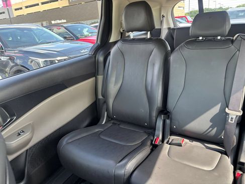 Used 2026 Kia Carnival FWD image 42