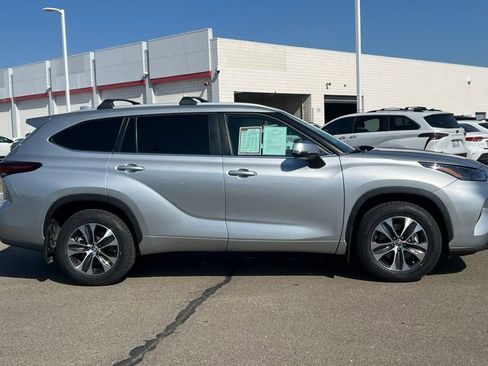 Certified 2024 Toyota Highlander XLE AWD/4WD image 3