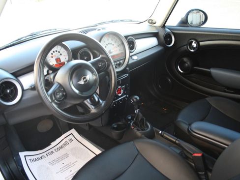 Used 2011 MINI Cooper Hardtop image 11