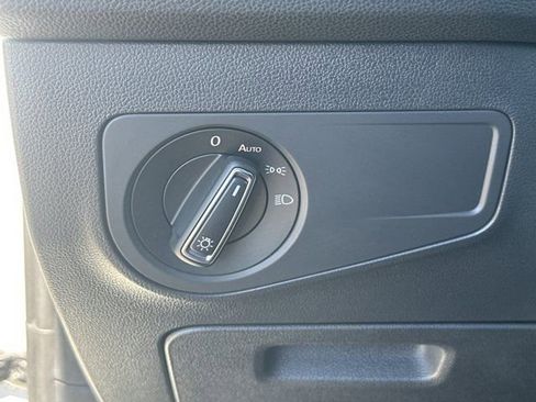 Used 2024 Volkswagen Tiguan SE image 26