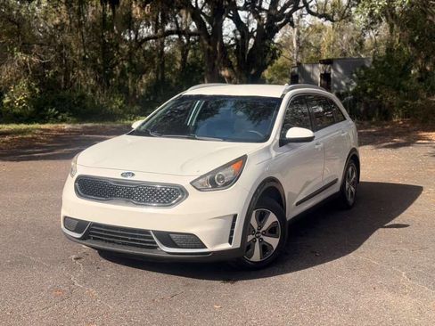 Used 2018 Kia Niro LX image 1