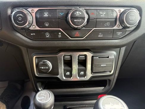 Used 2024 Jeep Wrangler Sport S image 25