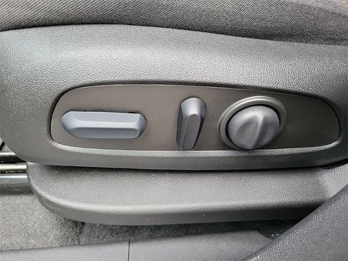 Used 2023 Chevrolet Equinox LT image 16