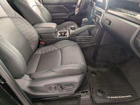 Used 2025 Toyota Tacoma TRD Off-Road w/ TRD Off Road Premium Package AWD/4WD image 33