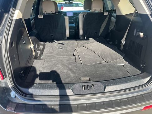 Used 2020 Ford Explorer XLT w/ Equipment Group 202A image 20