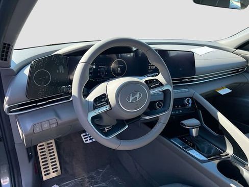 New 2025 Hyundai Elantra SEL image 9