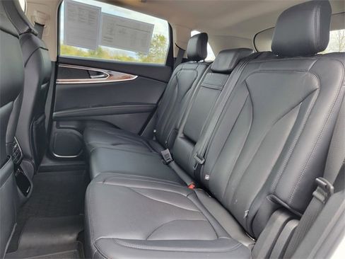 Certified 2022 Lincoln Nautilus Reserve image 21