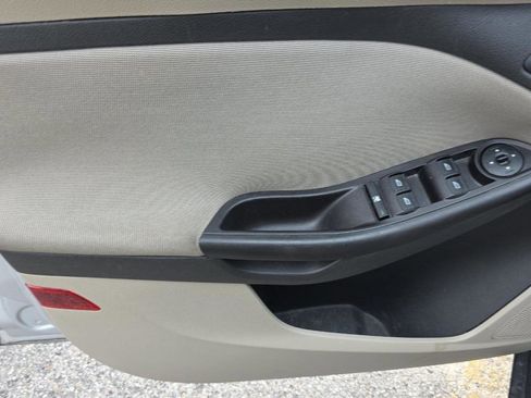 Used 2013 Ford Focus SE FWD image 9
