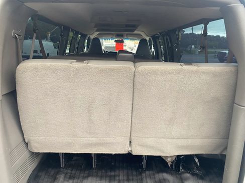 Used 2018 Chevrolet Express 3500 LS RWD image 31