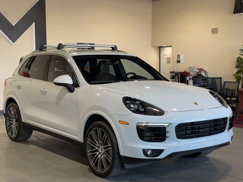 Used 2017 Porsche Cayenne S AWD/4WD image 3