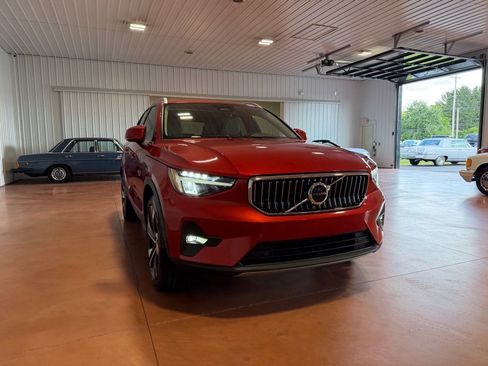 Used 2023 Volvo XC40 B5 Plus w/ Protection Package Premier AWD/4WD image 7