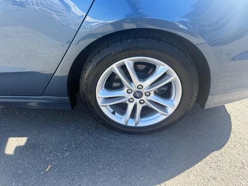 Used 2018 Ford Fusion SE w/ Fusion SE Technology Package image 9