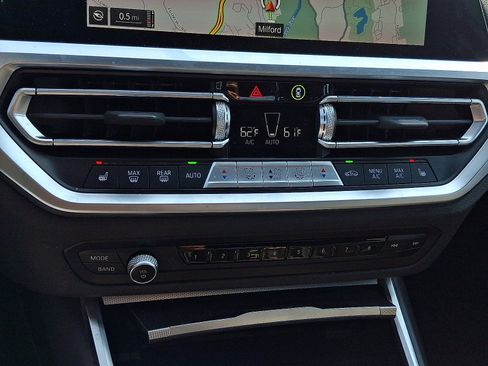 Used 2022 BMW 330i xDrive Sedan w/ M Sport Package image 22