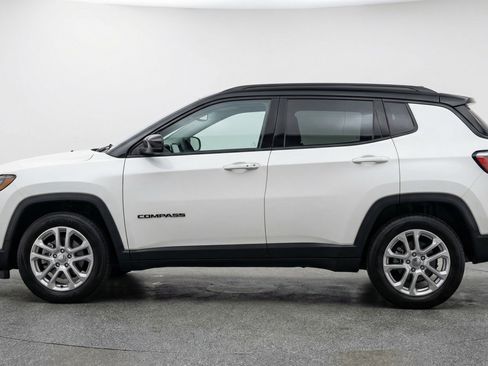 Used 2025 Jeep Compass Limited AWD/4WD image 5
