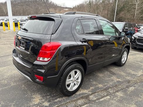 Certified 2022 Chevrolet Trax LT w/ LT Convenience Package image 6
