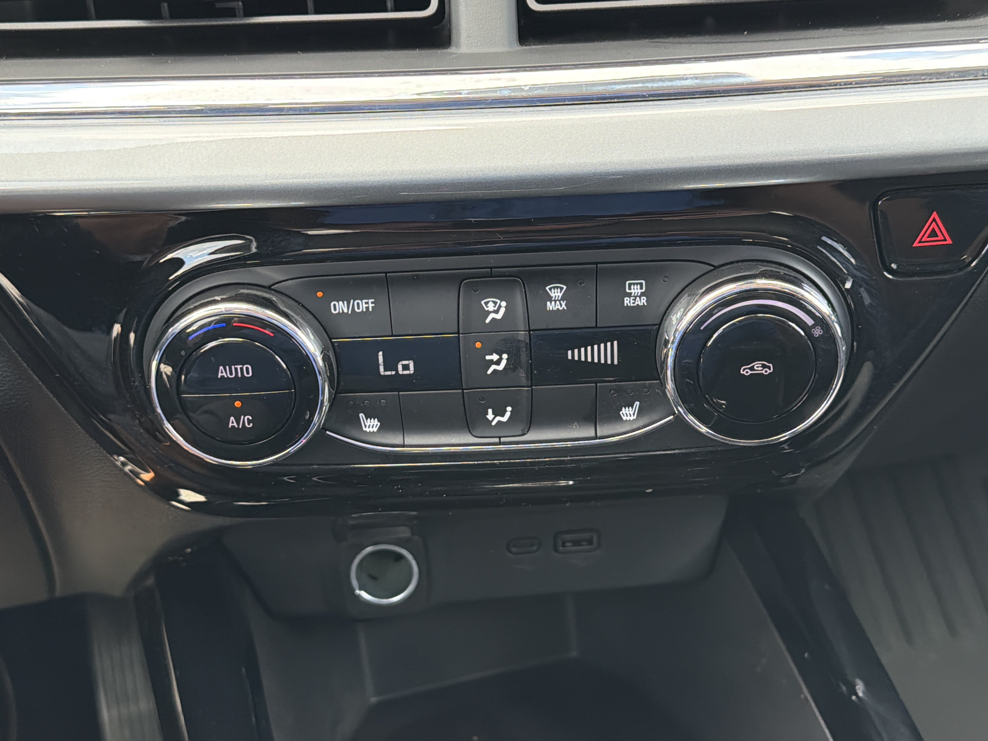 Used 2025 Chevrolet Trax LT w/ Driver Confidence Package FWD image 21