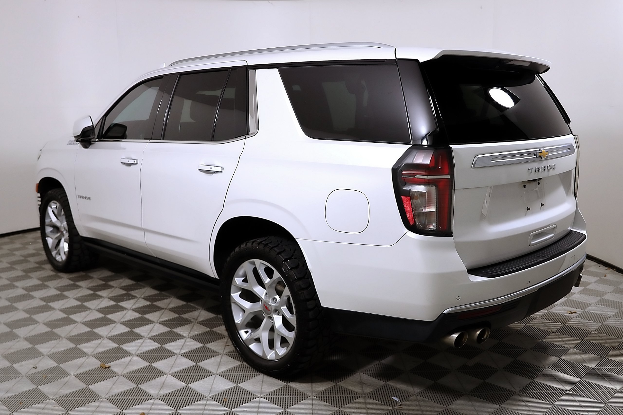 Used 2021 Chevrolet Tahoe High Country w/ Premium Package AWD/4WD image 8