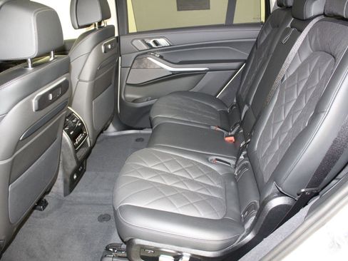 Used 2026 BMW X7 xDrive40i image 13