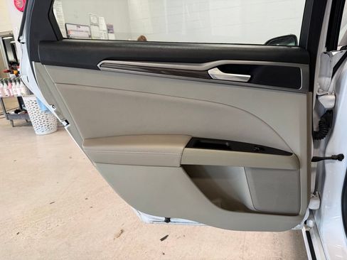 Used 2020 Ford Fusion SEL FWD image 11