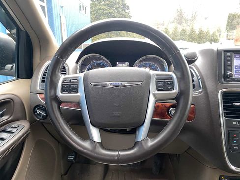 Used 2012 Chrysler Town & Country Touring-L w/ Entertainment Group #2 image 16