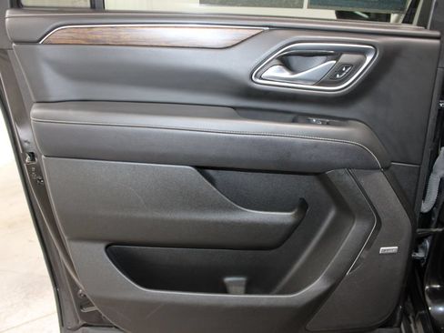 Used 2024 Chevrolet Suburban Premier AWD/4WD image 22