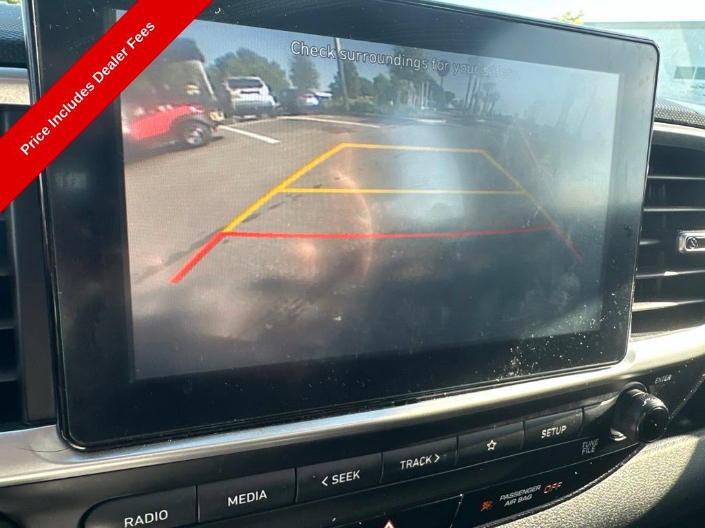 Used 2020 Hyundai Venue SE FWD image 7