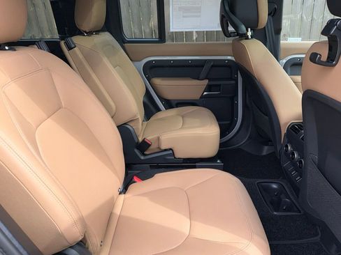 New 2026 Land Rover Defender 130 X-Dynamic SE AWD/4WD image 34