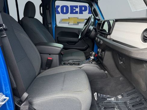 Used 2025 Jeep Gladiator Sport AWD/4WD image 17