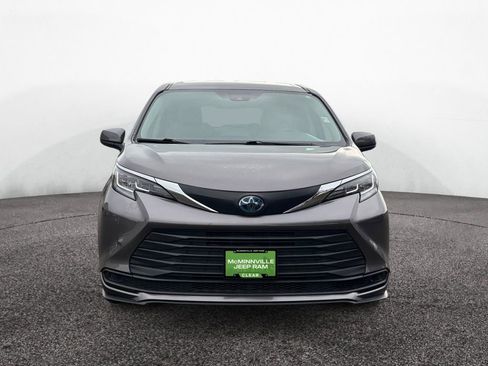 Used 2021 Toyota Sienna LE image 8